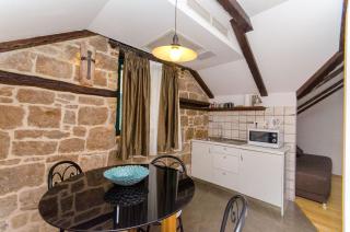 Apartment and Rooms Desideria - 9