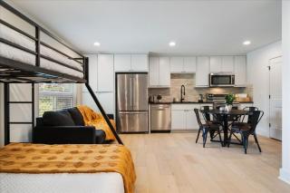 Modern Downtown Apt Fast Wi-Fi & Parking - 3