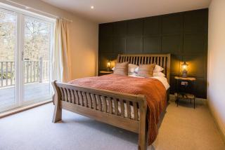 Ghillie's Cottage on the River Lochay - 8