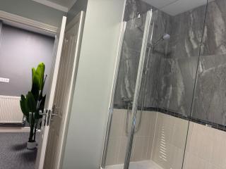 Ipswich Contractor & Holiday Stay - Parking x4 - Smart Access - 8