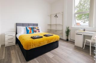 Sky Emerald Manygates Park with Workspace and Private Parking - 8