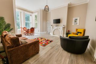 Sky Emerald Manygates Park with Workspace and Private Parking - 3