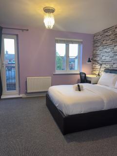 Ipswich Contractor & Holiday Stay - Parking x4 - Smart Access - 3