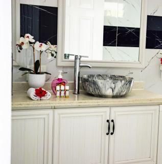 Kuki's By The Harbour - 5