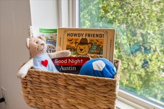 Spacious 5BR Central Austin Home Sleeps 13 - 5
