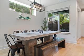 Spacious 5BR Central Austin Home Sleeps 13 - 1