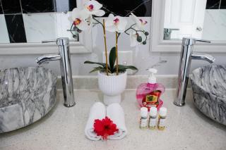 Kuki's By The Harbour - 3