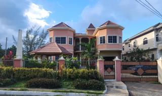 Cozy 3-bedroom house with gazebo for relaxation - 9