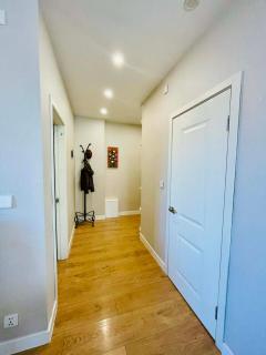 NEAT Minimal Apartment in Convenient Spot! - 7