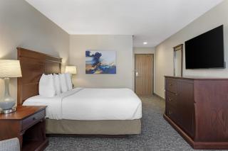 Best Western Plus Grand-Sault Hotel & Suites - 4