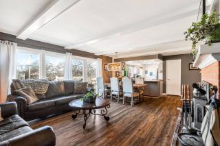 Huge 6 Bedroom Home | Family & Group Friendly - 0
