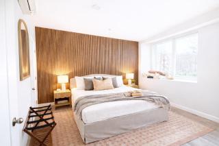 Yale Getaway King Bed Central Location - 4
