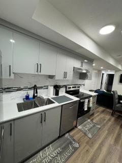 Private Stylish Suite, Just Bring Your Bags - 6