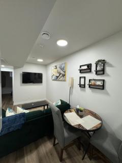 Private Stylish Suite, Just Bring Your Bags - 2