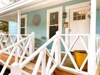 The Cozy Cottage- Close to Everything! - 5