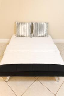 4 Guest Studio extra sofa bed Park SunPlash Yacht - 5