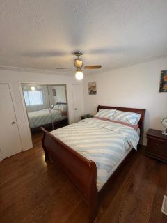 8mins to Pearson airport - 7