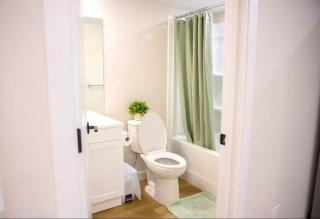 Chic Private Suite in Winnipeg - 4