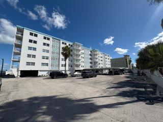 Sweets3 Inc at Sandpiper Towers - 9