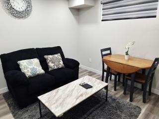 Cozy Two Bedrooms Basement Suite - 6