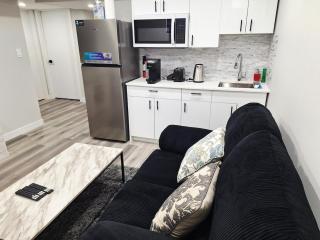 Cozy Two Bedrooms Basement Suite - 2