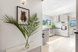 5 Minutes Walk to Matakana Village - 7