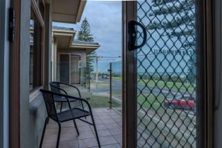 Largs Bay Jetty front Esplanade Stay minutes away from City Oval - 9