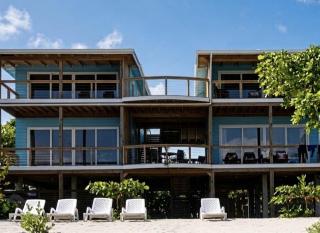 Quatro Vista, Unit A2 Ocean front, 2nd floor king bed & bunk room - 2