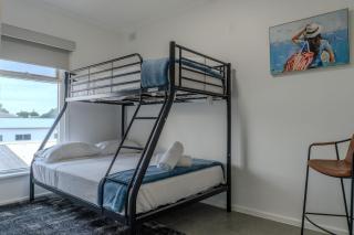 Largs Bay Jetty front Esplanade Stay minutes away from City Oval - 1