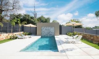 Modern and Cozy 2 BR Apt with Pool Free Parking - 9