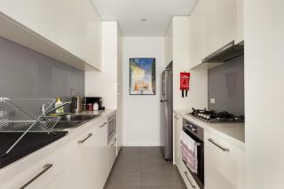 Central CBD apartment with parking available - 7