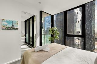 Central CBD apartment with parking available - 6