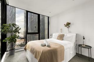 Central CBD apartment with parking available - 3