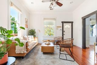 A chic historic home near restaurants and hiking - 0