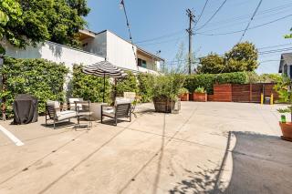 A chic historic home near restaurants and hiking - 6