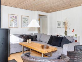 Tranquil Waterside Retreat-By Traum - 6