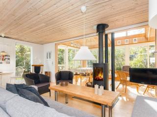 Tranquil Waterside Retreat-By Traum - 3