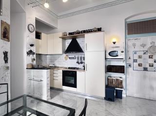 Flat steps from San Siro Church & Ariston Theatre - 8