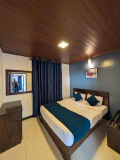 The Lakeside Stay - 8