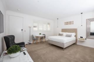 Newington Apartments - Apt 3 Queen, Brand New! - 0