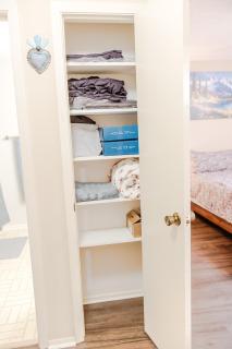 The Huntsville Nest - 2BR Near SHSU - Pool - WiFi - Free Parking - 8