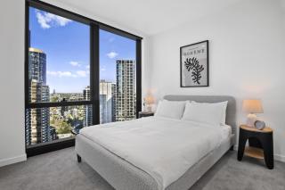 Bright Southbank Apartment with Pool and Gym - 6