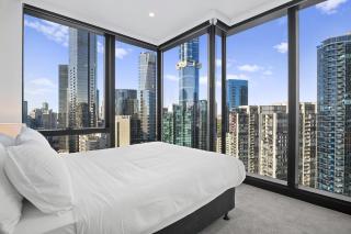 Bright Southbank Apartment with Pool and Gym - 4