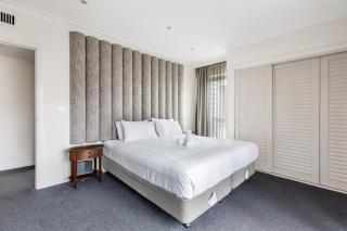Modern Nomads Vibrant CBD City-View 2BR Suite with Pool & Gym - 5