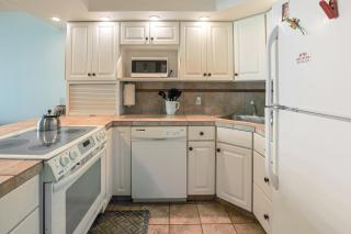 Condo On the Ocean, Lagoon and Garden - Hale Kona Kai 411 by Casago Kona - 1