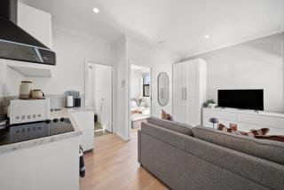 Fleur at Lotus Apartments - Chic Boho Flat Near Glenelg & CBD - 4