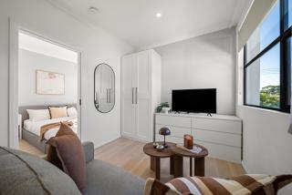 Fleur at Lotus Apartments - Chic Boho Flat Near Glenelg & CBD - 0