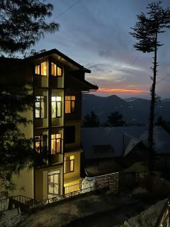 Prime Location 3BHK in Heart of Mashobra - 2