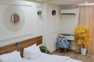 1 BHK luxury serviced apartment in secto - 4