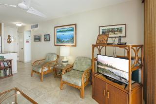 True and Absolute Oceanfront Condo Breathtaking Views From The Lanai - Hale Kona Kai 402 by Casago Kona - 3